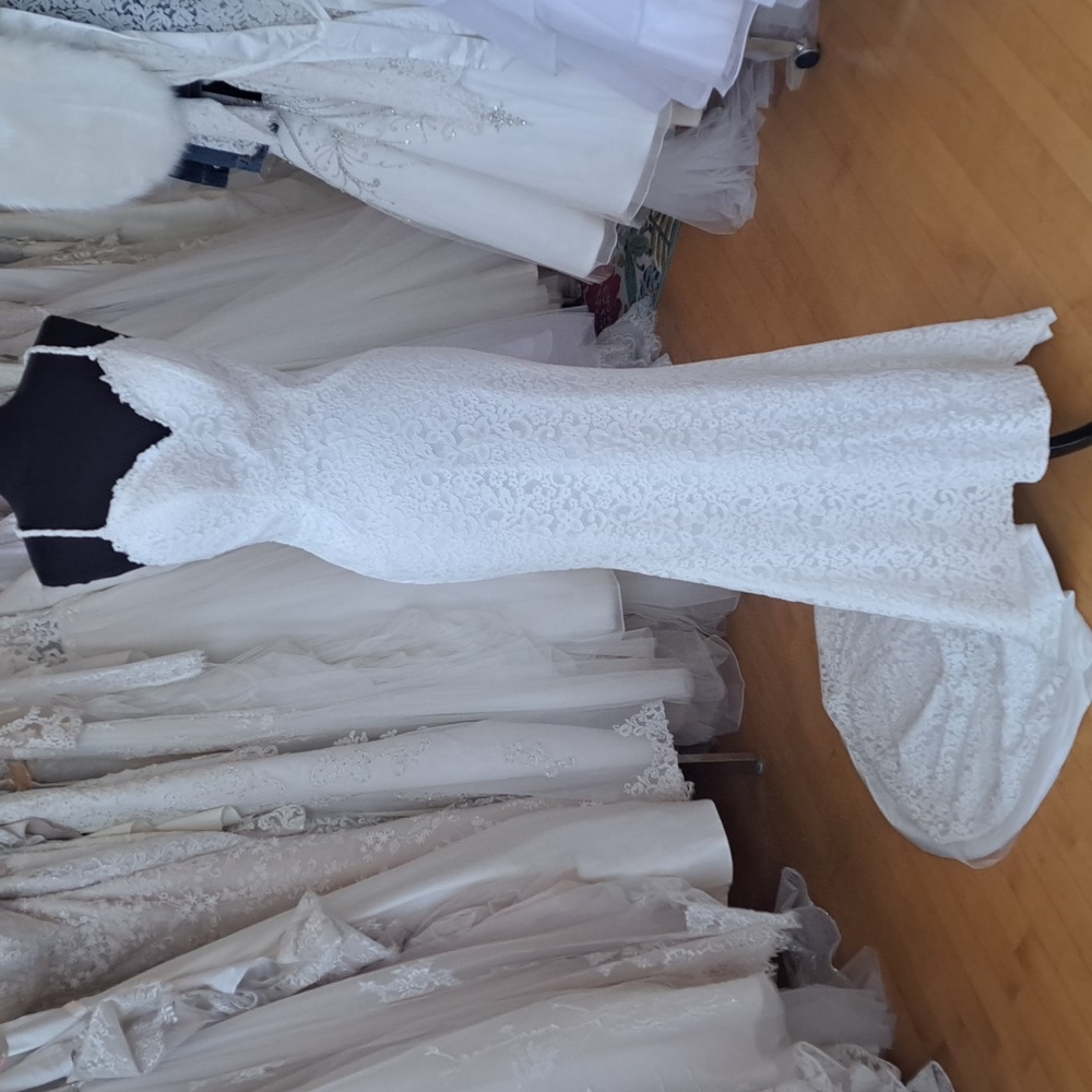 Fitted low back all lace wedding dress